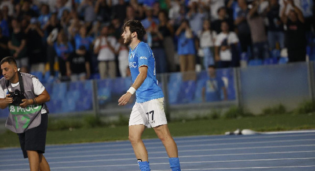 Tuttosport su Kvaratskhelia: imprendibile, reazione di carattere dopo la rabbia per due pali spaccati
