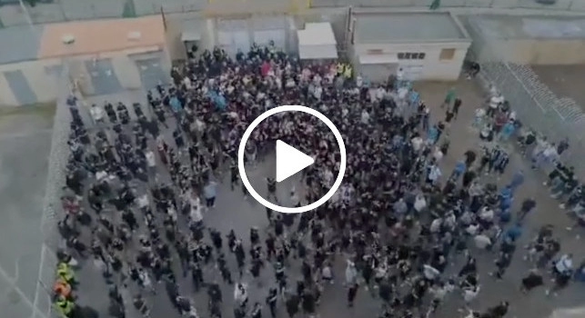 La festa dei partenopei dopo Lecce-Napoli allo stadio: Il Napoli &egrave; campion, tifosi scatenati! | VIDEO