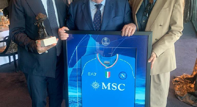 Pranzo UEFA, lo scatto con Edoardo e Valentina De Laurentiis: Sarà un grande spettacolo | FOTO