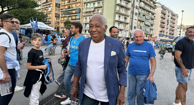 Napoli-Real Madrid, spunta anche Canè all'esterno del Maradona | FOTO CN24