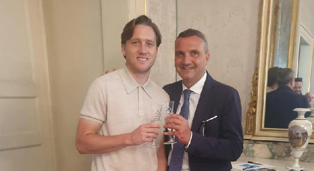 Cittadinanza italiana per Zielinski: la reazione del calciatore alla cerimonia in Prefettura