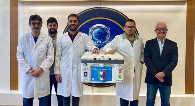 Napoli, lo scudetto arriva anche alla NASA. il tricolore sui mini laboratori mandati negli USA | FOTO