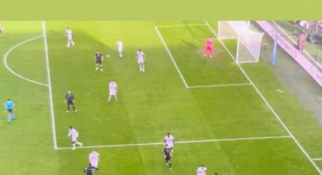 Primo gol del Napoli in fuorigioco, la rabbia di Ochoa sui social | FOTO