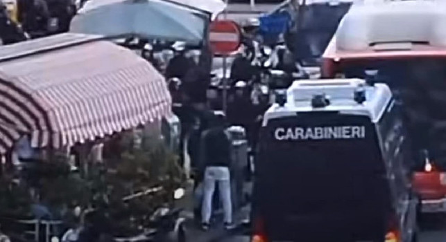 Ultras Union Berlino a Napoli: ecco come li stanno scortando verso il Maradona | VIDEO CN24
