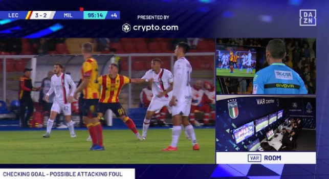 Clamoroso gol annullato al Lecce, niente rimonta al Milan: episodio discutibile | FOTO