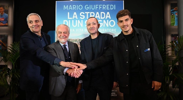 De Laurentiis e il tweet sul libro di Giuffredi: Lo leggerò di sicuro | FOTO
