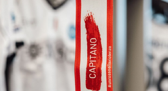 Violenza contro le donne, fascia speciale per Di Lorenzo ed i capitani di Serie A | FOTO