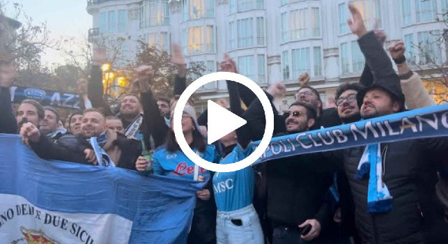 Invasione di napoletani a Madrid! Guardate quanti tifosi cantano in piazza | VIDEO
