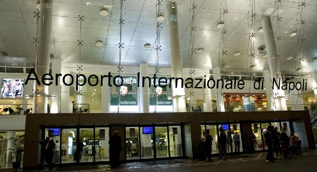 Notte insonne per il Napoli, ritorno a Capodichino all'alba: i dettagli