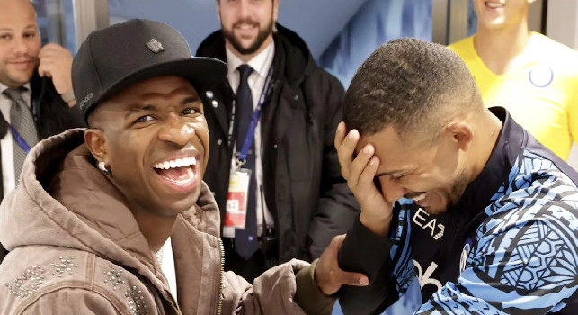 Fantastico siparietto Vinicius-Juan Jesus prima di Real Madrid-Napoli | FOTO