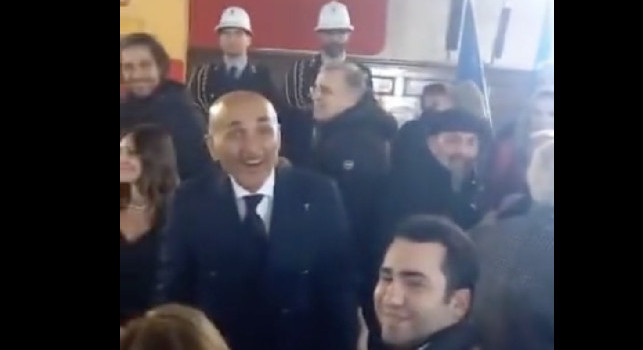 Spalletti a Napoli rivede un piccolo tifoso speciale, la sua reazione è fantastica | VIDEO