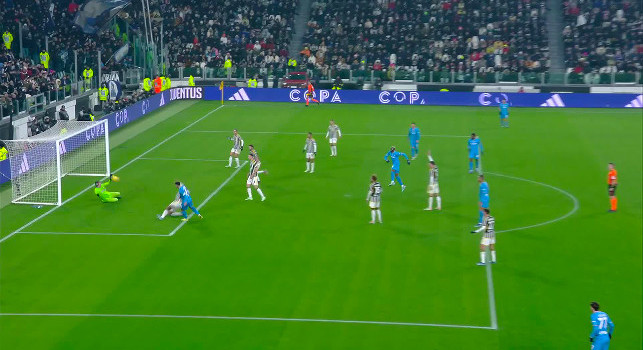 Napoli ancora vicino al goal: miracolo di Szczesny su Di Lorenzo! | FOTO