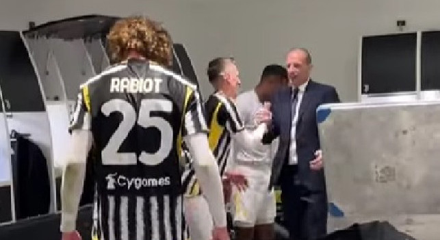 Bravi tutti, ci vediamo domani! Allegri ringrazia la squadra negli spogliatoi | VIDEO