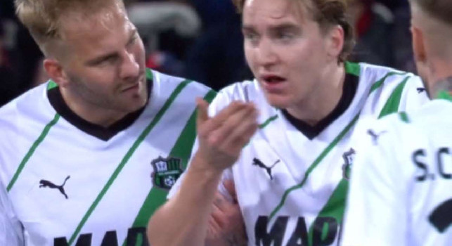 Cagliari-Sassuolo, gomitata di Sulemana: Thorstvedt perde due denti | FOTO