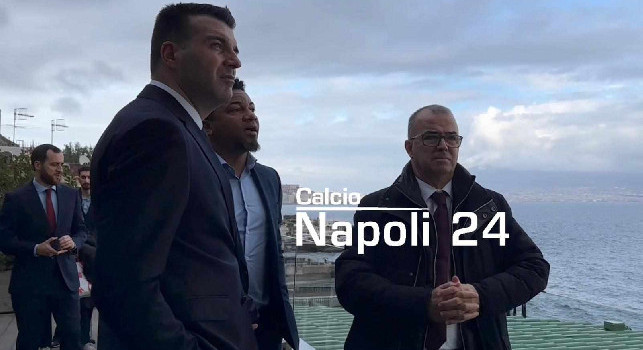 Pranzo UEFA, dirigenza del Braga giunta a Palazzo Petrucci: la reazione davanti allo splendido panorama di Posillipo | VIDEO CN24