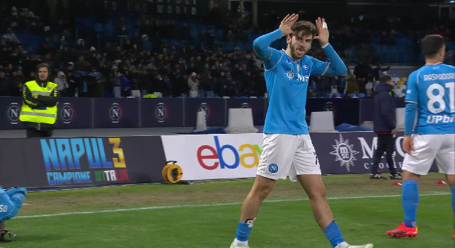 Napoli-Cagliari 2-1: guardate l'esultanza di Kvaratskhelia dopo il gol! | FOTO