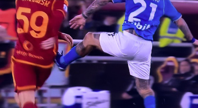 Roma-Napoli 0-0: espluso Politano per fallo di reazione su Zalewski | FOTO