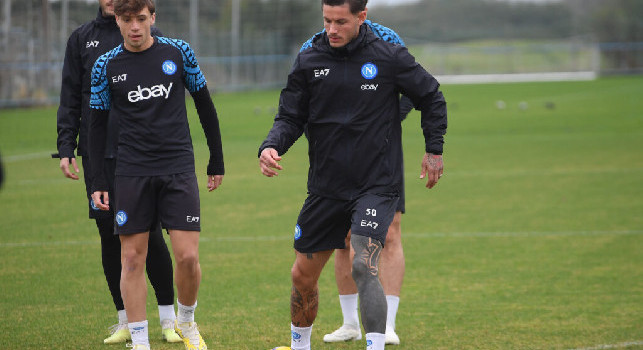 Allenamento mattutino per il Napoli, primi scatti in azzurro per Mazzocchi | FOTO