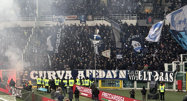 Torino-Napoli - Azzurri a capo chino sotto il settore ospiti, pioggia di fischi per Di Lorenzo e compagni