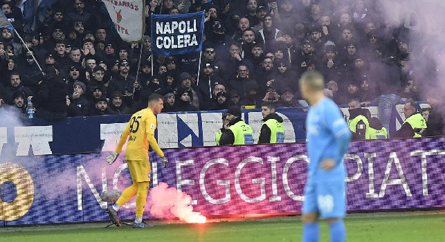 Il Napoli affonda, fumogeni in campo e delusione tra i giocatori: le emozioni di Torino-Napoli 3-0 | FOTOGALLERY CN24