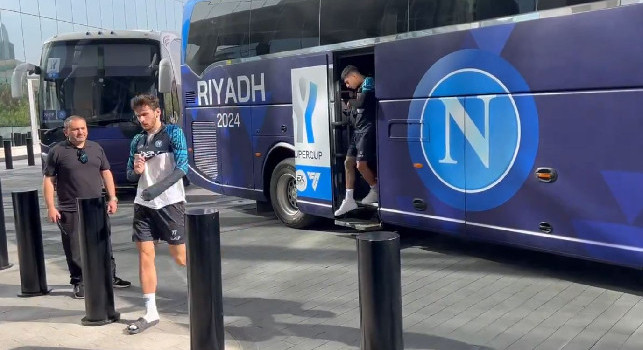 Il Napoli conclude il secondo allenamento a Riyadh, gli azzurri tornano in hotel | VIDEO