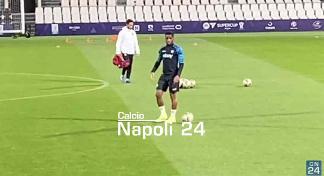 Napoli, Traor&egrave; si allena da solo: salta la finale di Supercoppa? | VIDEO