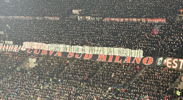 Settore ospiti: fissare un tetto al prezzo del biglietto, striscione polemico dei tifosi del Milan sul caro biglietti | FOTO
