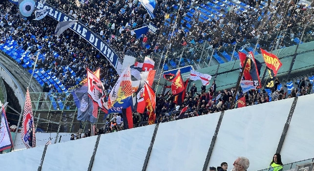 Napoletani e genoani cantano cori insieme durante la partita! | VIDEO