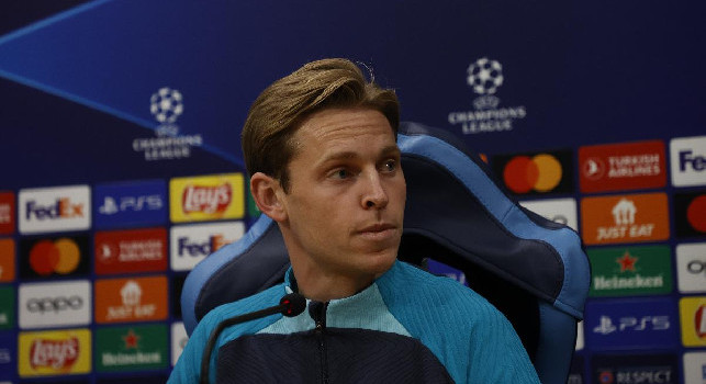 De Jong in conferenza: Gli ottavi ci mancavano, vogliamo far bene! Il Napoli non va sottovalutato, su Kvara... | VIDEO