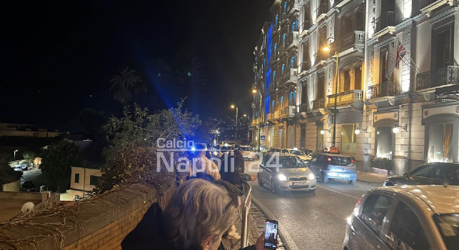 Juventus a Napoli, spunta la <i>profezia </i> di un tifoso bianconero fuori al ritiro | VIDEO CN24