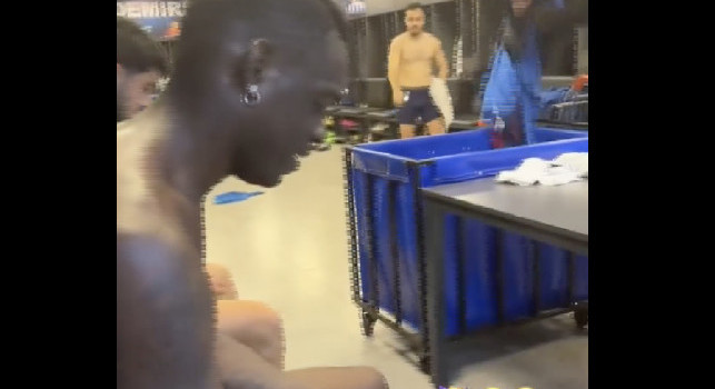 Nuova <i>follia</i> Balotelli, fa esplodere un petardo nello spogliatoio dell'Adana Demirsport | VIDEO