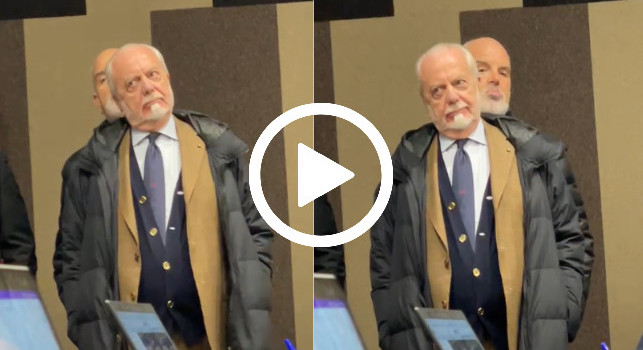 De Laurentiis a sorpresa in conferenza con Calzona, le reazioni del presidente in sala stampa | VIDEO