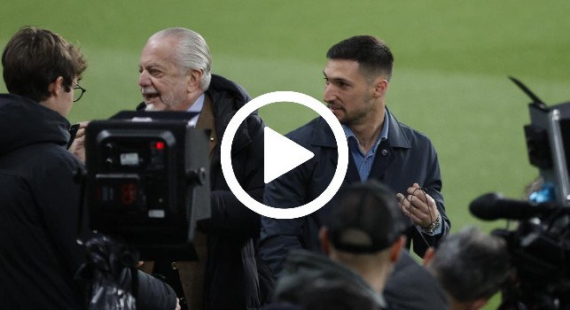 De Laurentiis shock contro Sky, spinge cameraman e telecamera davanti a tutti | VIDEO
