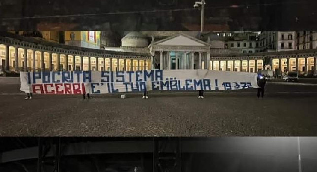 Ipocrita sistema, Acerbi è il tuo emblema: striscione degli Ultras Napoli dopo l'assoluzione del difensore | FOTO