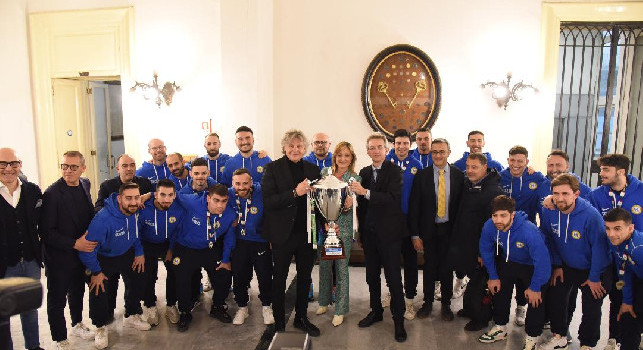 Calcio a 5, Napoli Futsal premiato al Comune dalle istituzioni. Sindaco Manfredi: “Investiremo per dare un palasport al Futsal”