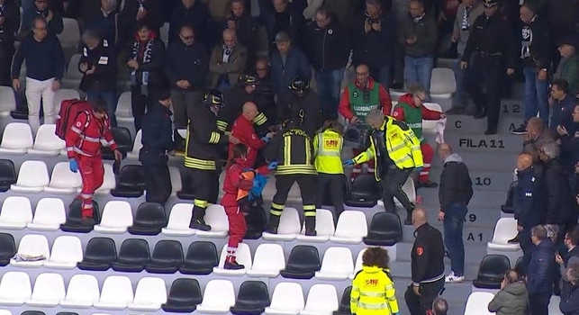 Spezia-Ascoli interrotta per quasi mezz'ora: massaggio cardiaco sugli spalti | FOTO