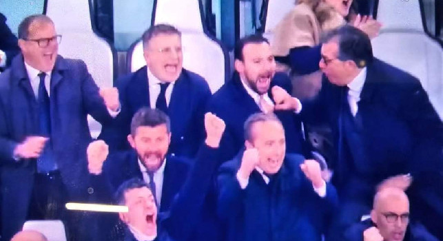 Juventus-Lazio 2-0, esultanza sfrenata per Manna sugli spalti in Coppa Italia | FOTO