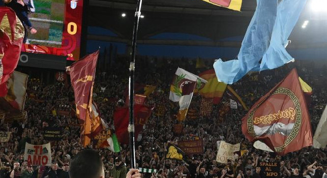 Gestaccio di Mancini nei festeggiamenti per la vittoria del derby | FOTO