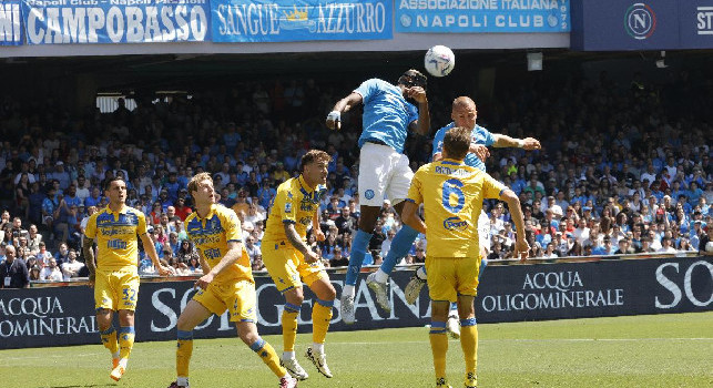 Napoli-Frosinone 2-1: Osimhen porta gli azzurri in vantaggio con un guizzo