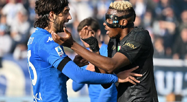 Primo tempo horror del Napoli, bordate di fischi dai tifosi azzurri: Natan tra i più in difficoltà