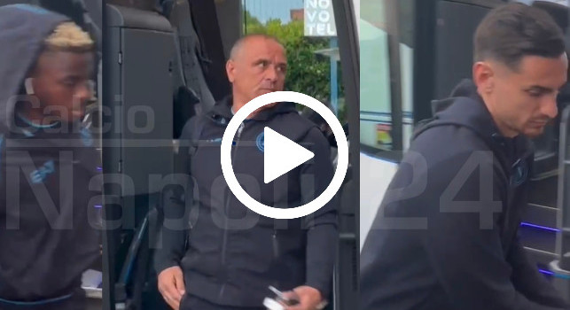Napoli in ritiro a Caserta, giocatori scuri in volto: tanti tifosi chiedevano un autografo o un selfie | VIDEO CN24