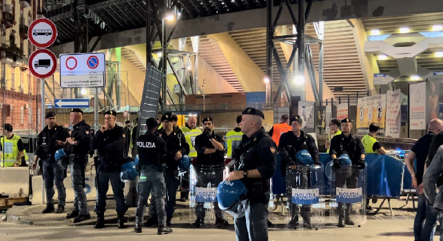 Polizia allo stadio Maradona