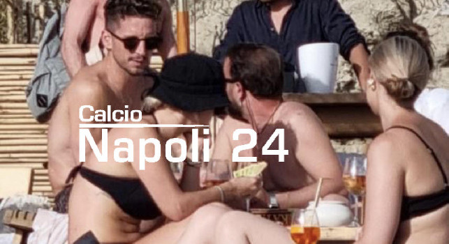 Mertens è di nuovo a Napoli! Week end a Ischia, che esultanza in spiaggia al gol di Osimhen | FOTO CN24