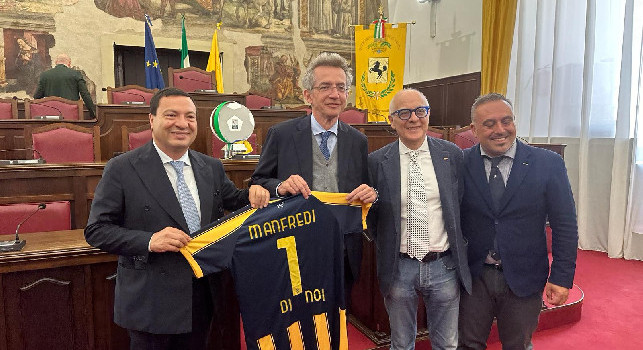Juve Stabia in Serie B, premiazione speciale col sindaco Manfredi | FOTO & VIDEO