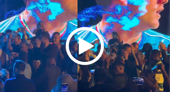 Il coro dei giocatori del Napoli alla festa d'addio di Zielinski | VIDEO