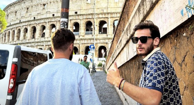 Kvaratskhelia a Roma! Scatto al Colosseo con l'amico calciatore | FOTO