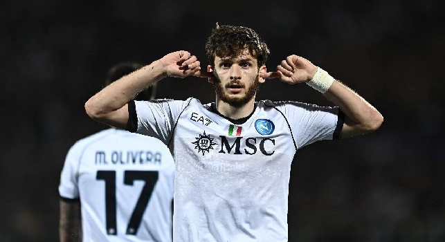 Rinnovo Kvaratskhelia, CdM: distanza fra le offerte di Napoli e PSG, le cifre
