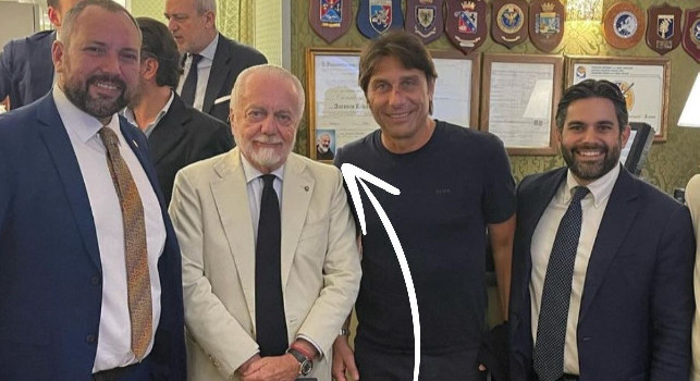 Conte-ADL, primo scatto 'benedetto': alle spalle spunta il santino di Padre Pio | FOTO