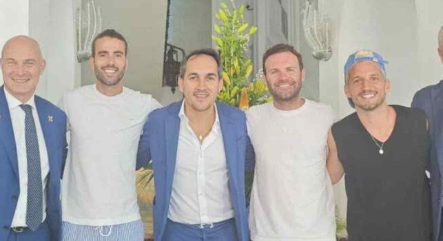 Mertens in vacanza a Capri! Si è portato anche Oliveira e Juan Mata | FOTO