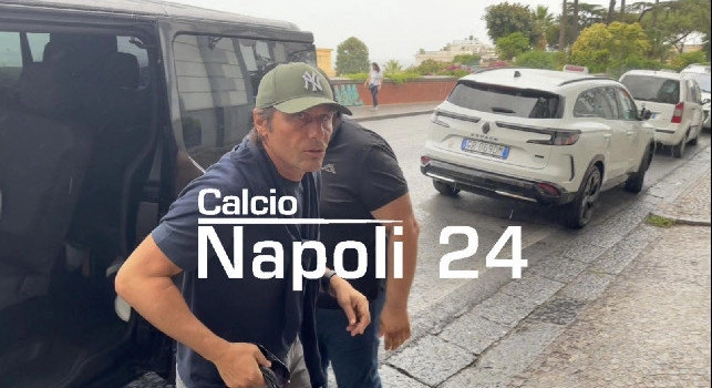 Conte &egrave; appena arrivato al Grand Hotel Parker's, con lui moglie e figlia | VIDEO CN24